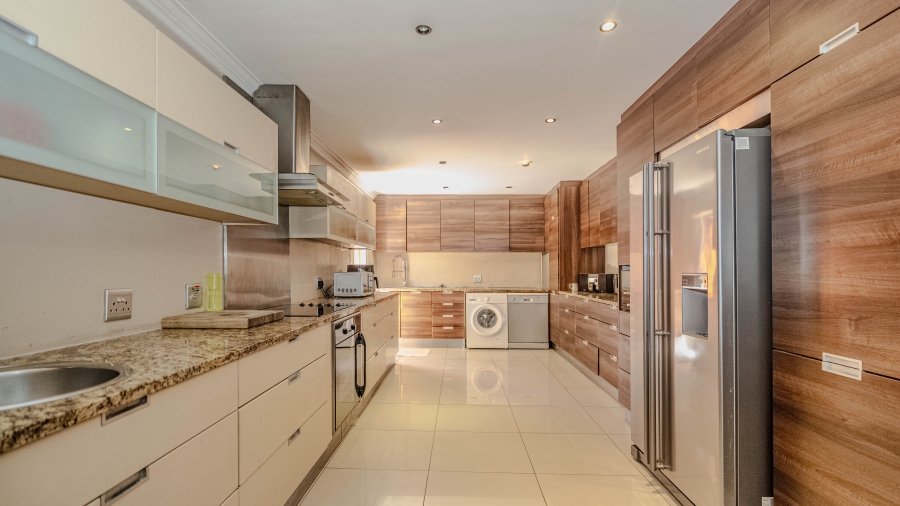 6 Bedroom Property for Sale in Vredekloof Heights Western Cape